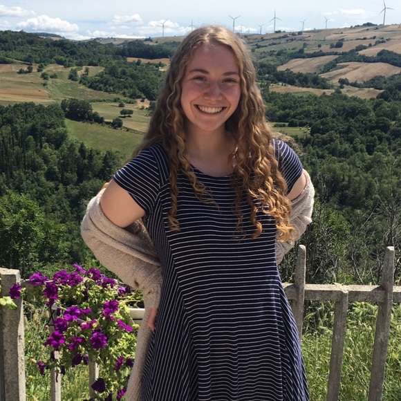 Meet your Posher, Lauren - Picture 1 of 1